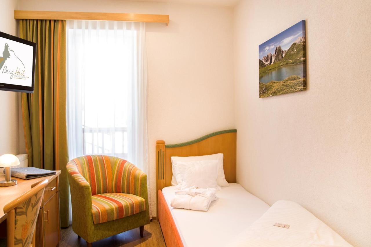 Wohlfuehlhotel Berg Heil Holzgau Exterior foto