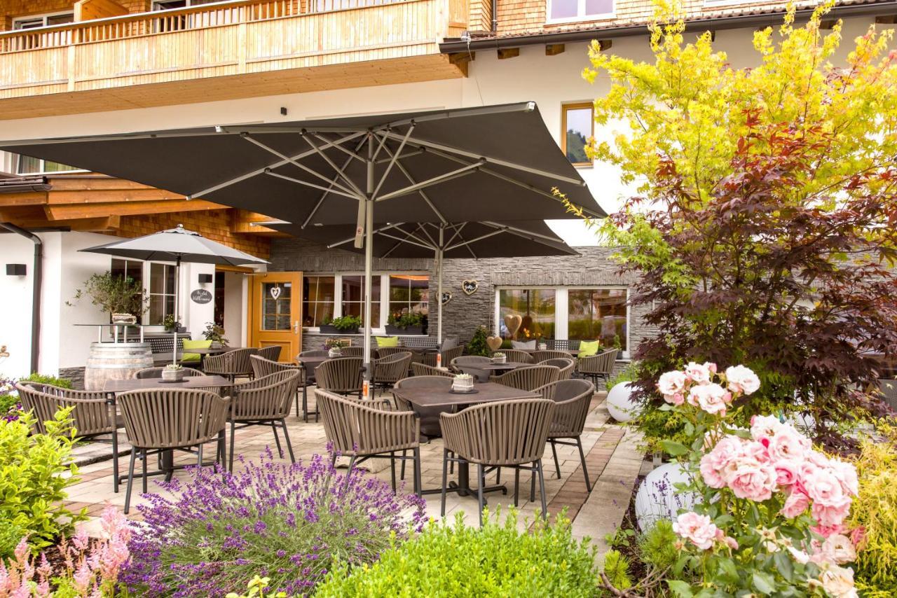 Wohlfuehlhotel Berg Heil Holzgau Exterior foto